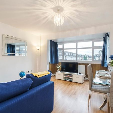 Spacious 3 Bed 1 Bath Hse W Guest Toilet W Parking Near Excel - E16 London Eksteriør billede