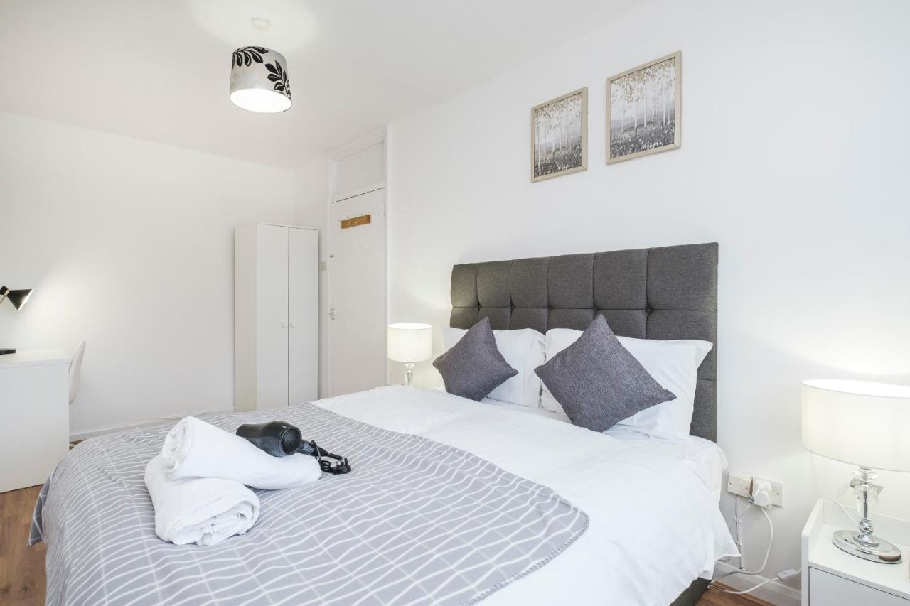 Spacious 3 Bed 1 Bath Hse W Guest Toilet W Parking Near Excel - E16 London Eksteriør billede