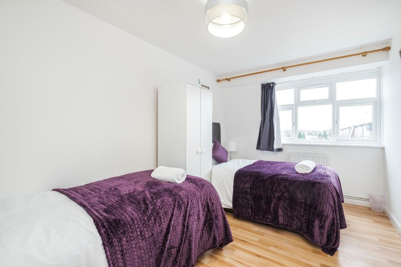 Spacious 3 Bed 1 Bath Hse W Guest Toilet W Parking Near Excel - E16 London Eksteriør billede