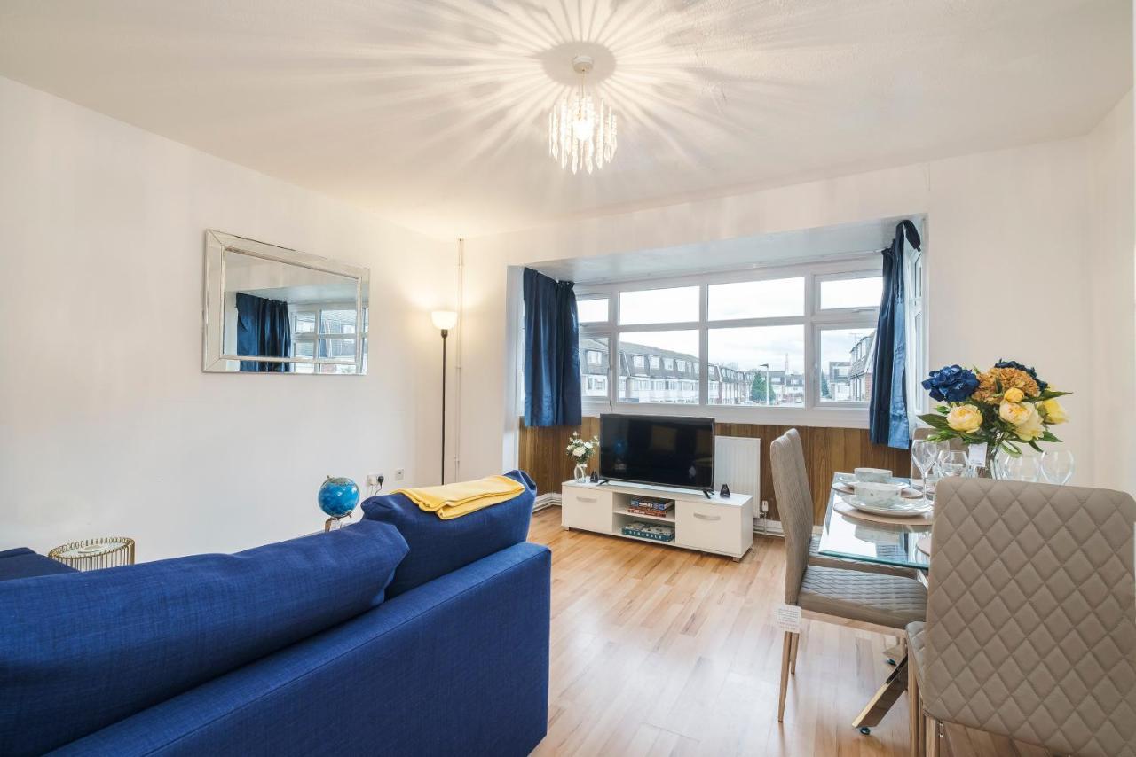 Spacious 3 Bed 1 Bath Hse W Guest Toilet W Parking Near Excel - E16 London Eksteriør billede