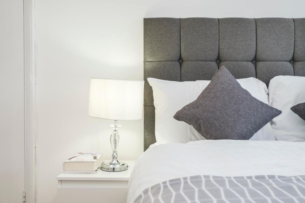Spacious 3 Bed 1 Bath Hse W Guest Toilet W Parking Near Excel - E16 London Eksteriør billede