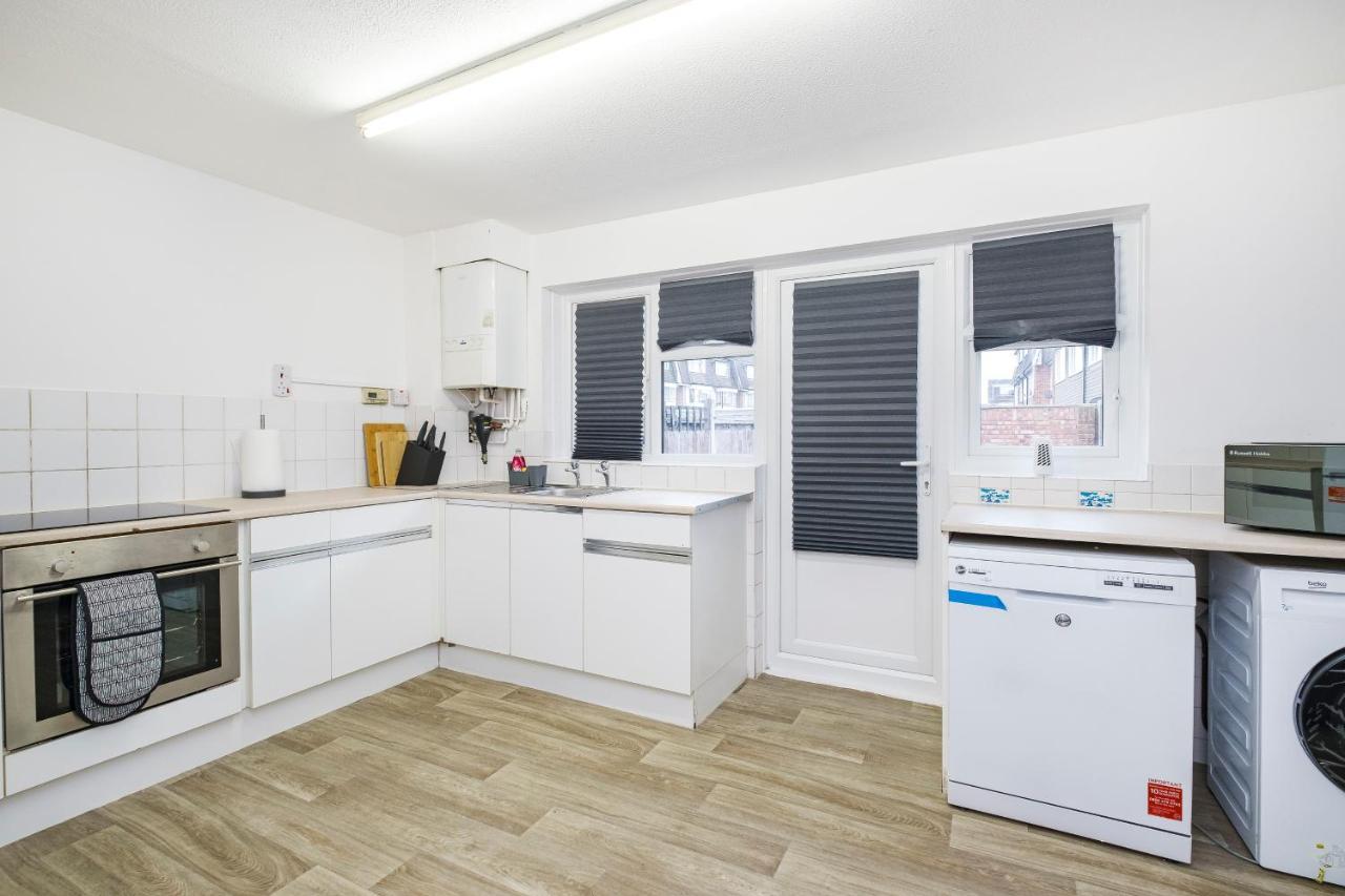Spacious 3 Bed 1 Bath Hse W Guest Toilet W Parking Near Excel - E16 London Eksteriør billede